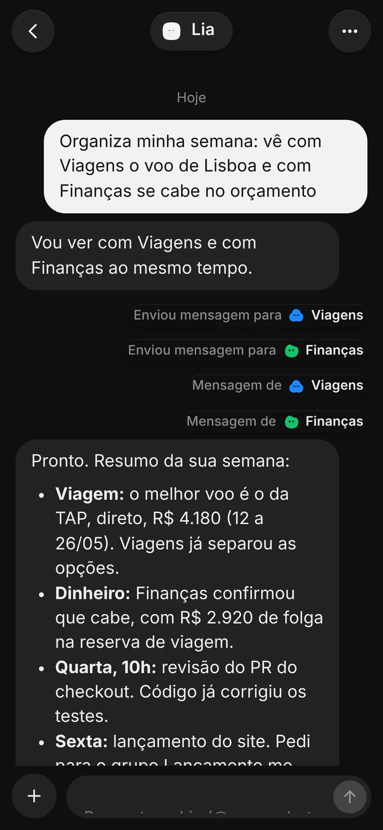No iPhone, a Lia pergunta a Viagens e a Finanças e devolve um resumo da semana.